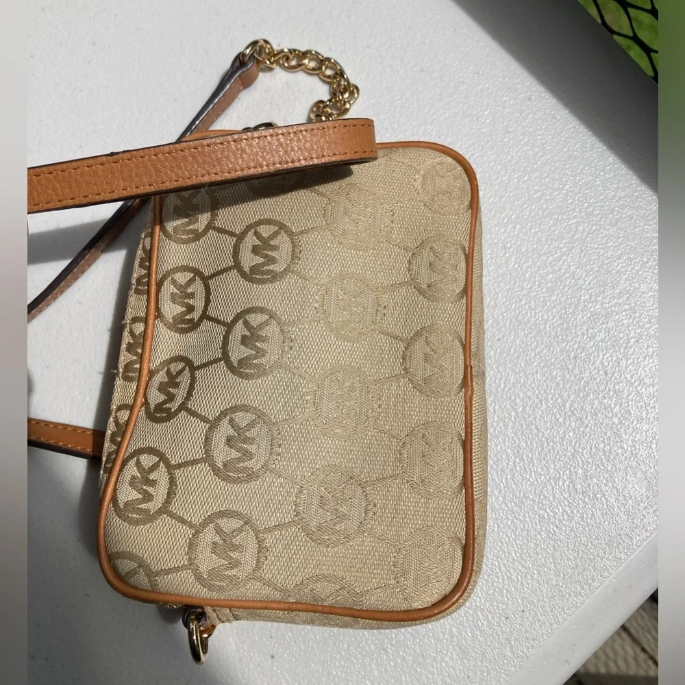 Michael Kors Khaki Tan Cream Crossbody Small Purse Leather Strap Card Pockets